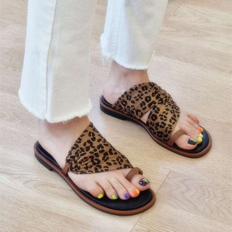 Korean Style Niche Design Leopard Print Toe Ring Flat Slippers for Women Outdoor Summer New Fashion Beach Vacation Sandals
