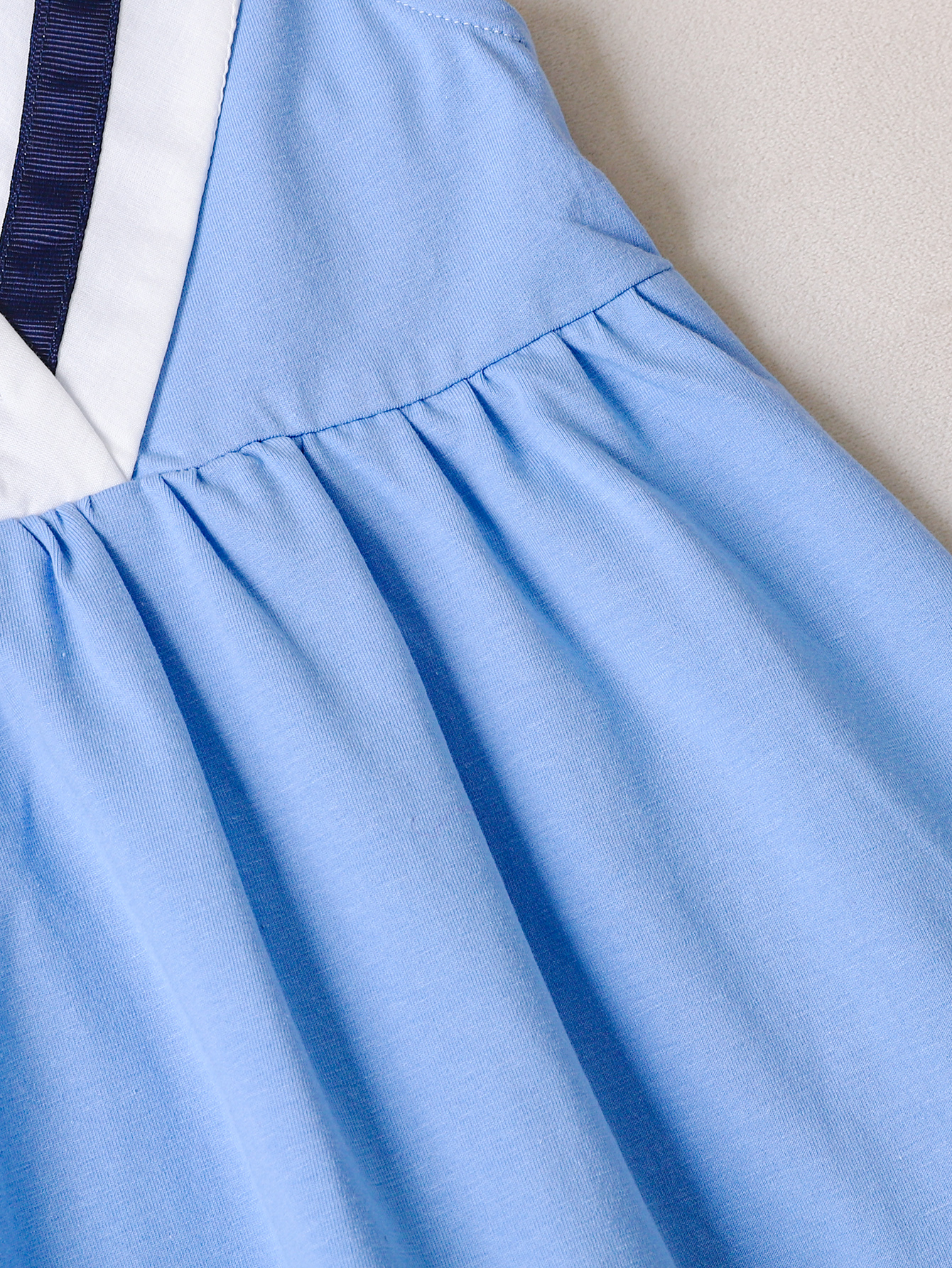 New summer style girl's sleeveless dress: stylish and trendy pleated skirt.