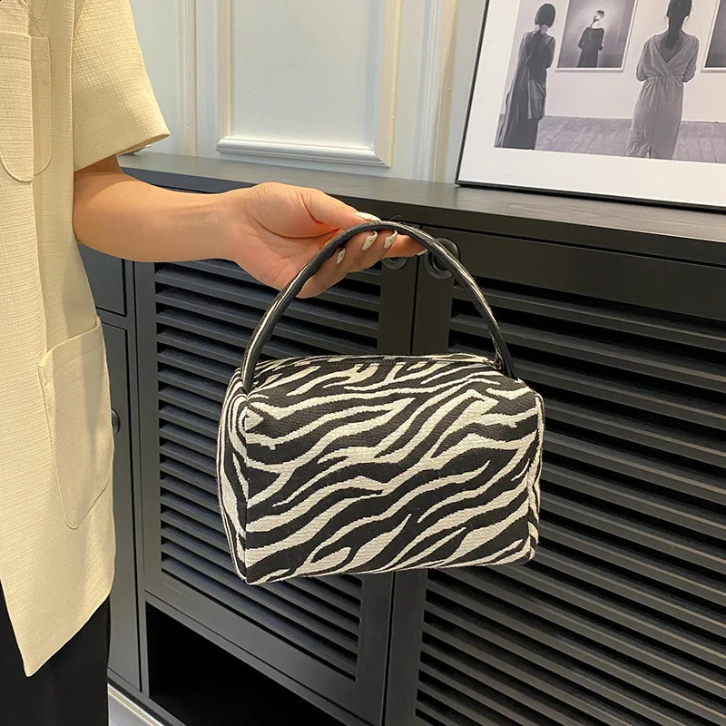 Leopard Makeup Bag y Large Capacity Skincare Portable Carrying Canvas Purse Waterproof Zipper Organizer Travel Bag 250528