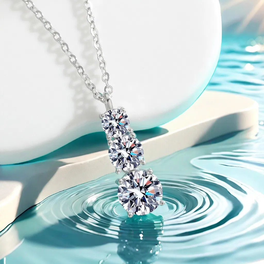 S925 sterling silver plated with PT950 gold 1.8CT moissanite pendant necklace, women's niche design, three-life stone pagoda pendant gift for sis