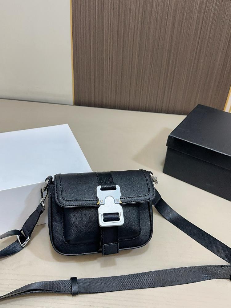 Crossbody bag, men's workwear, men's mobile phone bag, lightweight Japanese small shoulder bag, 2025 new casual trendy brand camera bag