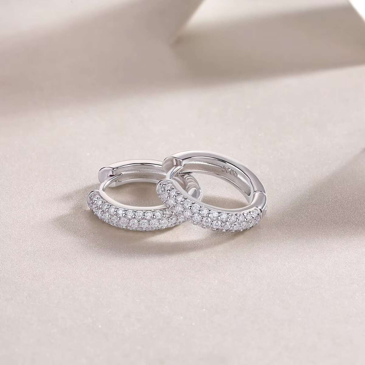 E13197 New S925 Silver Pave Setting Moissanite Earring Wholesale Factory Price Full Circle Moissanite Huggie Hoop Earrings