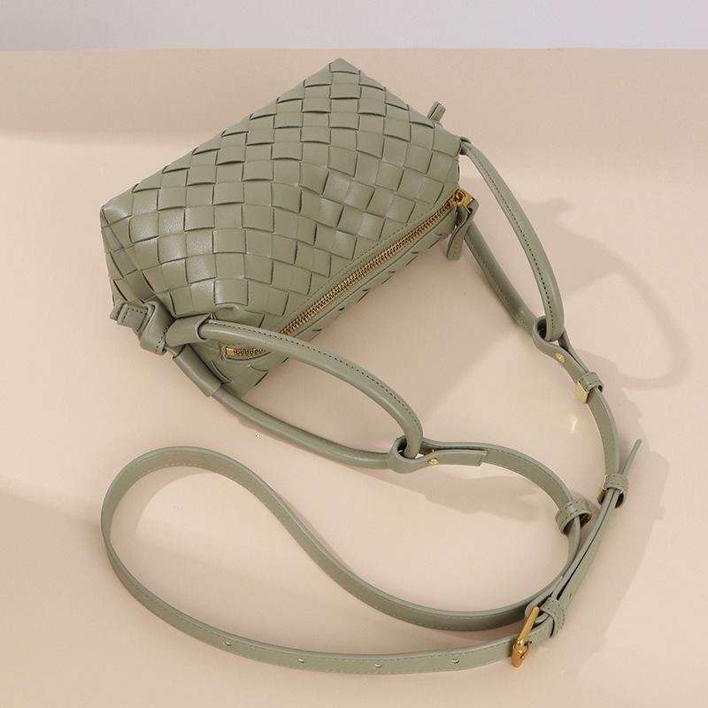 Fashion New Double Handle Wrist Handbag for Women Handwoven Design Trendy Pillow Single Shoulder Crossbody Bag