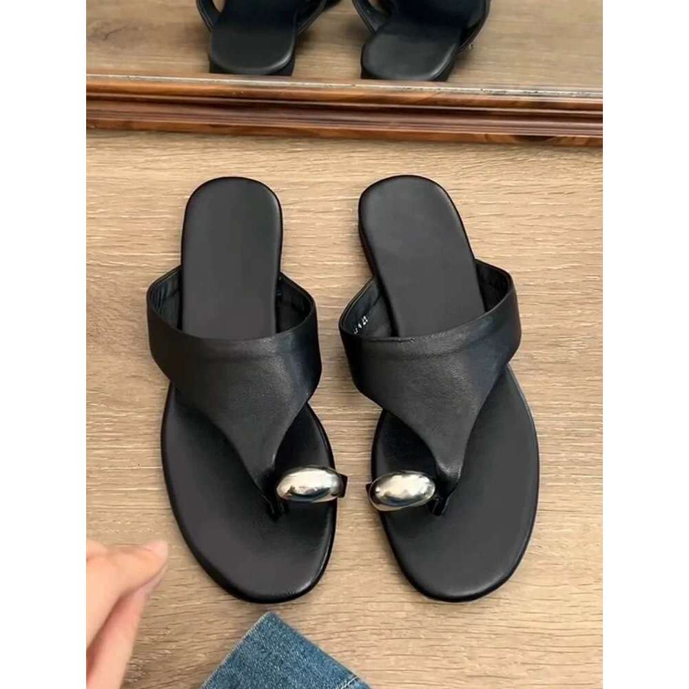 Cowhide Version ~ Korean Style Metal Toe Flip-Flops for Women, Outdoor Wear, 2025 Summer New Fashion Flat Sandals