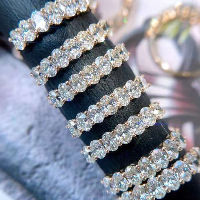 2025 New Luxury Design Shining Many Diamond 18K Gold White Color Women Ring