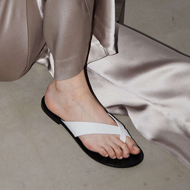 Genuine Leather Round Flat Simple Niche Design Cross Toe Post Sandals for Women Outdoor 2025 New Summer