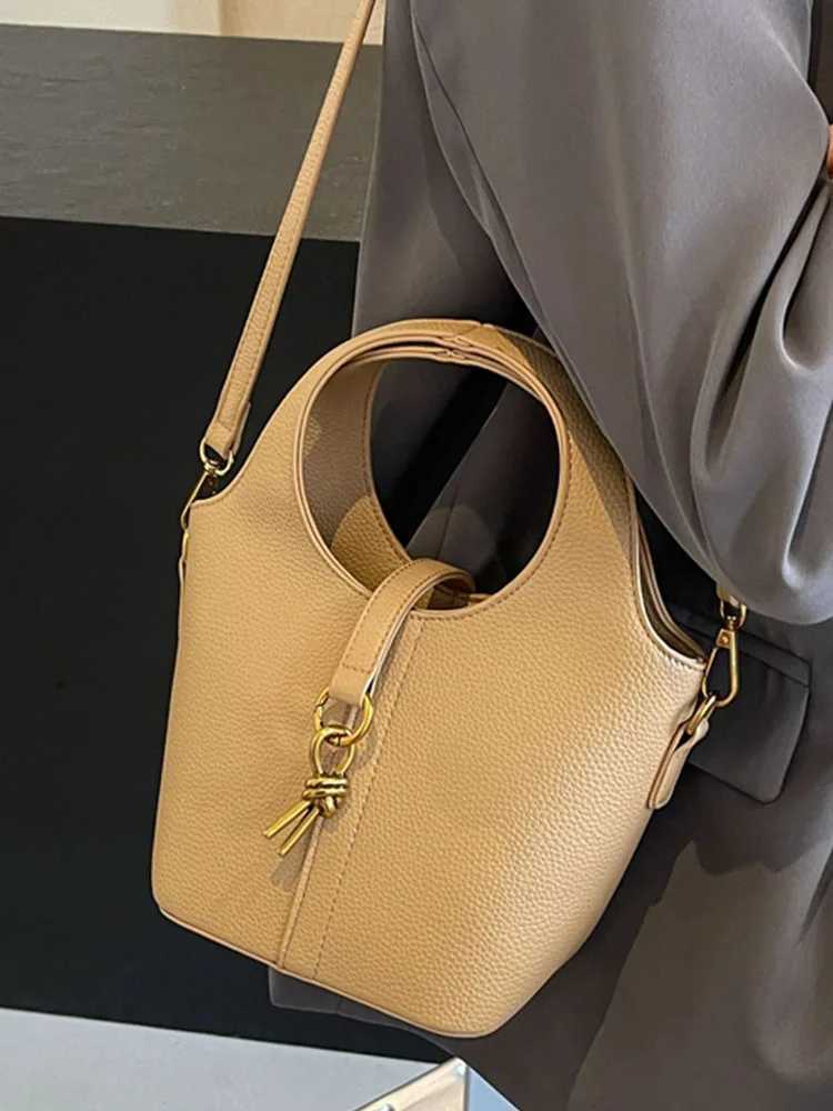 Women New Style Trendy Crossbody Bucket Bag Fashionable High End Office Handbag Personalized Metal Decoration One Shoulder Bag XJ2520528