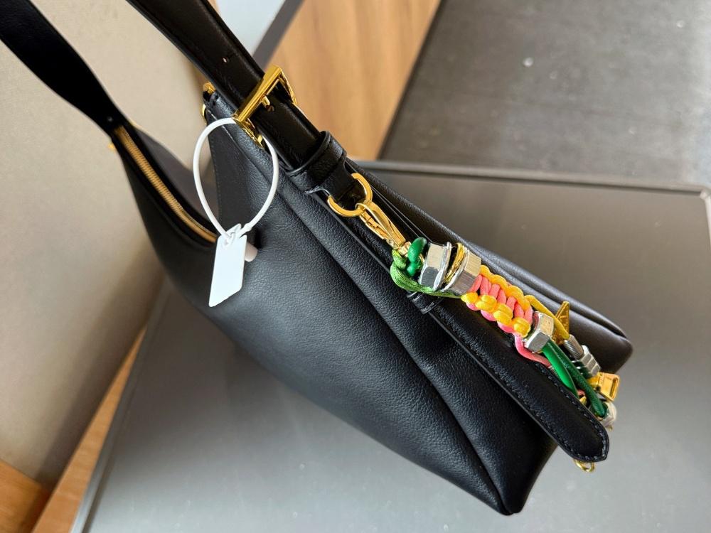 Fashionable Tote 2025 Retro Advanced Simple New Single Shoulder Large Capacity Underarm Versatile Commuter Crossbody Bag