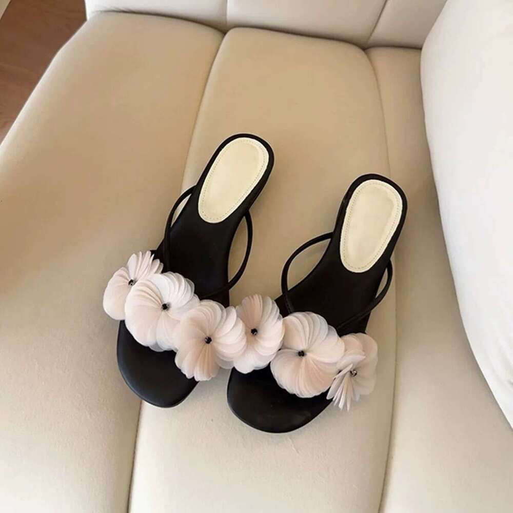 Sheepskin Version ~ French Fairy Style Floral Toe Post for Women Outdoor 2025 Summer Versatile Low Heel Sandals