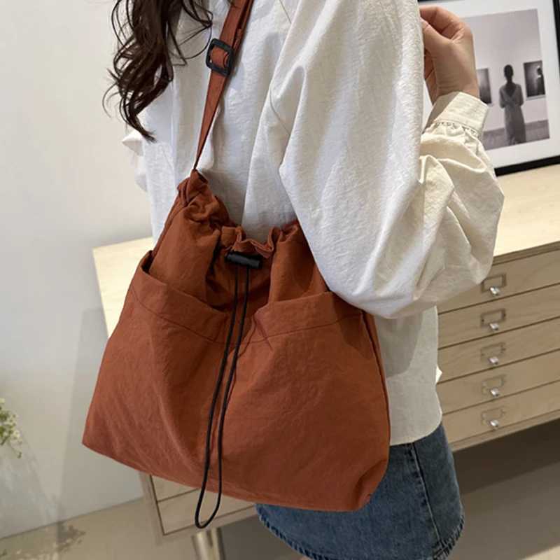 Fashion Drawstring Shoulder Bag Travel Casual Nylon Tote Bag Large Capacity Waterproof Crossbody Bucket Bag Women XJ2520528