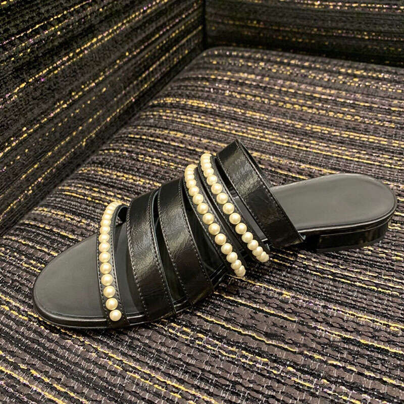 Genuine Leather Small Fragrance Pearl One-Strap for Women, Outdoor Wear, 2024 Summer New Round-Toe Low Heel Flat Hollow Out Sandals
