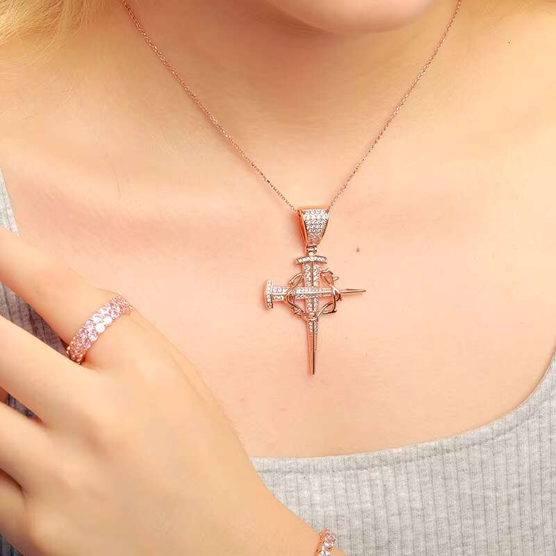 Hip Hop 925 Sterling Silver VVS Moissanite Nail Cross Pendant 18K Gold Plated Diamond Hip Hop Cross Pendant Necklace