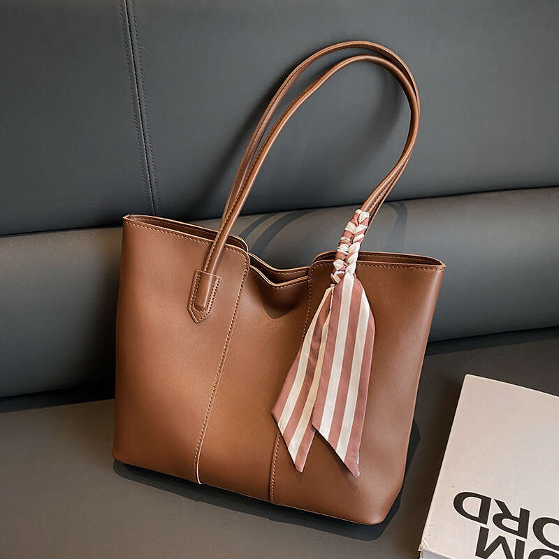 Minimalist Commuter Large Capacity Tote New Niche Stylish Trendy Versatile Shoulder Underarm Bag For Women B5
