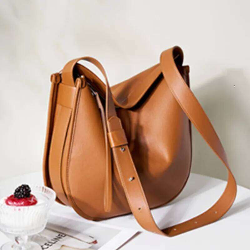 Toptrends Retro Genuine Leather Large Shoulder Bags For Women 2025 Designer Messenger Hobos Work Crescent Ladies Handbags