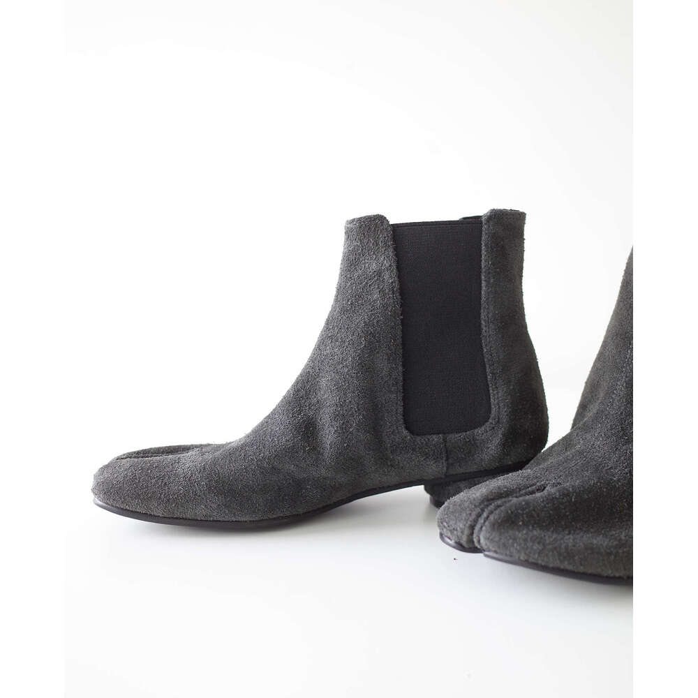 Genuine Leather Suede Niche Pig Trotter Split Toe Chelsea Ankle for Women Fashion Distressed Gray Low Heel Flat Slim Boots
