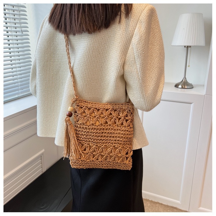 Tassel small hollowed out tassel crossbody hand woven straw bags beach shoulder bag Crossbody bag mobile phone bag
