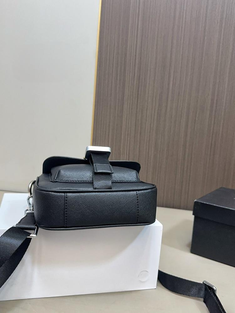 Crossbody bag, men's workwear, men's mobile phone bag, lightweight Japanese small shoulder bag, 2025 new casual trendy brand camera bag