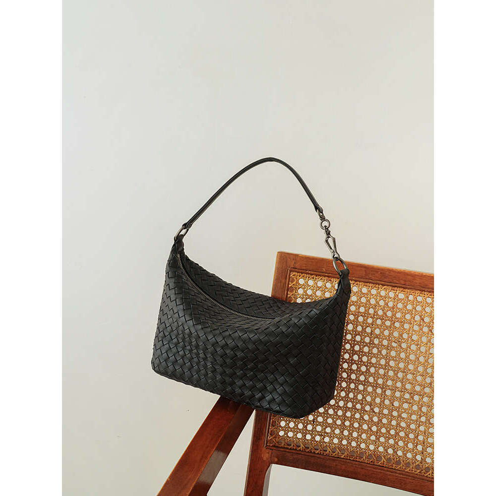 Tote Bag Crafted Sheepskin Dog Walking Niche Shoulder Versatile Crossbody Genuine Leather Woven Bag Handbag Shoulder Bag Braided Handbag