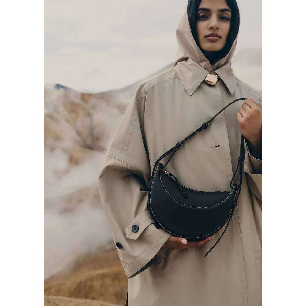Small Niche Design Single Shoulder Crossbody Bag, Crescent Shaped Bag Under The Armpit