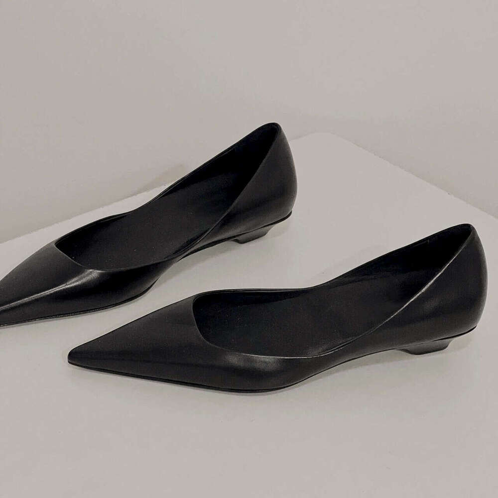 Genuine Leather French Niche High-End Pointed Toe Shallow Mouth Single for Women 2024 Summer Versatile Low Tapered Heel Commuter Shoes