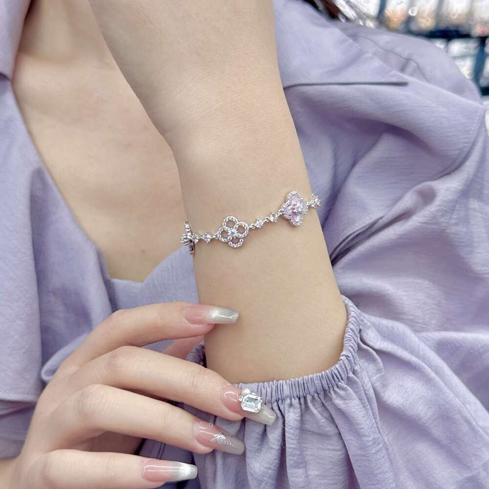 Light Micro-inlaid Zircon Lucky Clover Shell for Women, Adjustable Pull-out Design, High-end Exquisite Mother-of-Pearl Beaded Bracelet Jewelry