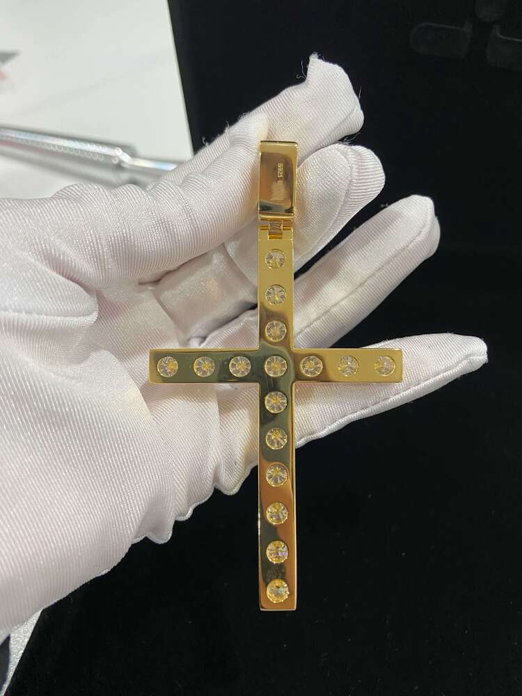Cadermay Custom Hiphop Jewelry S925 Yellow Gold Plated 7mm Round Moissanite Stone Ice Out Cross Moissanite Pendant for Men