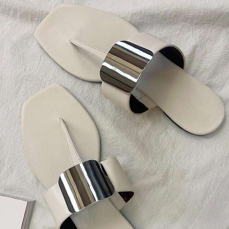 Korean Style Niche Design Metal Flat Square Flip-Flops for Women Outdoor Summer New Beach Toe Post Sandals