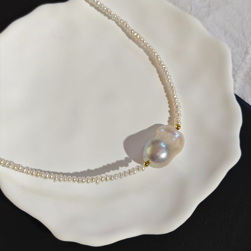 Elegant Baroque Pearls Beaded Pendant Necklace with Natural Pearl Clusters Chic Accessory for Everyday Wear