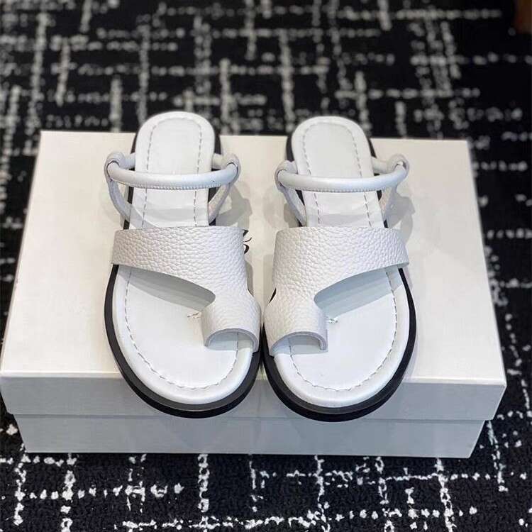 Cowhide Version ~ Niche Flat Toe Post Beach Roman Women 2025 Summer New Clip-On Sandals for Outdoor Wear