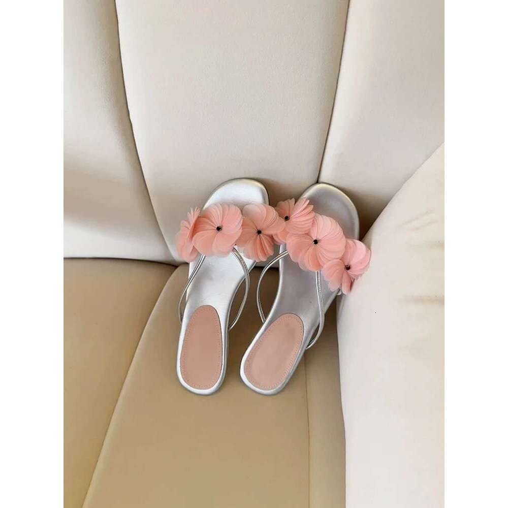 Sheepskin Version ~ French Fairy Style Floral Toe Post for Women Outdoor 2025 Summer Versatile Low Heel Sandals