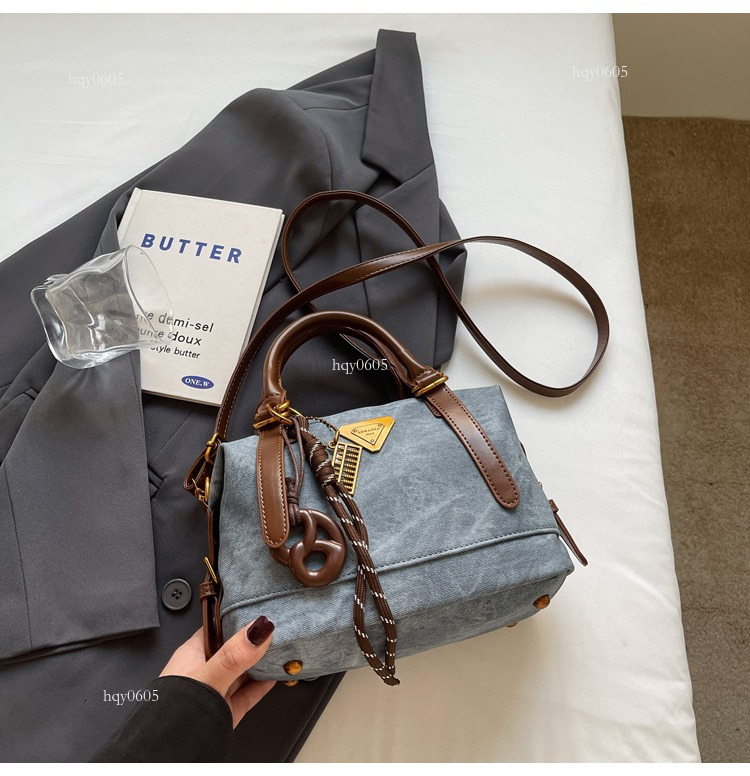 Top quality Brand High Quality New Style Free Delivery Designer Bag Winter Vintage Handbag Women's 2025 Fashion Large Capacity Versatile Casual C