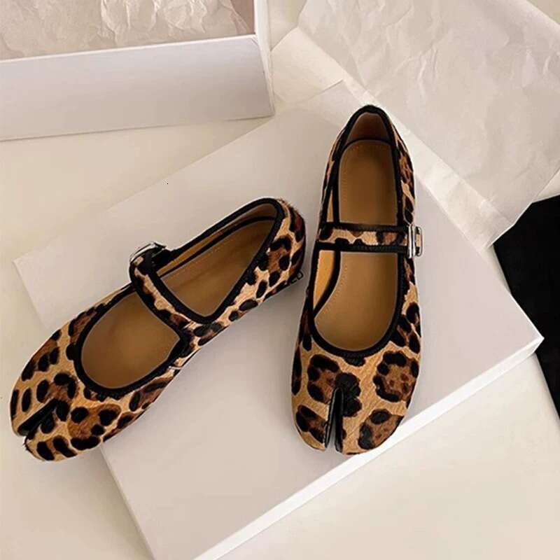 French Style Niche Horsehair Leopard Print Pig Trotter Split Toe Single for Women Spring Chunky Heel Shallow Mouth One Strap Mary Jane Ballet Shoes