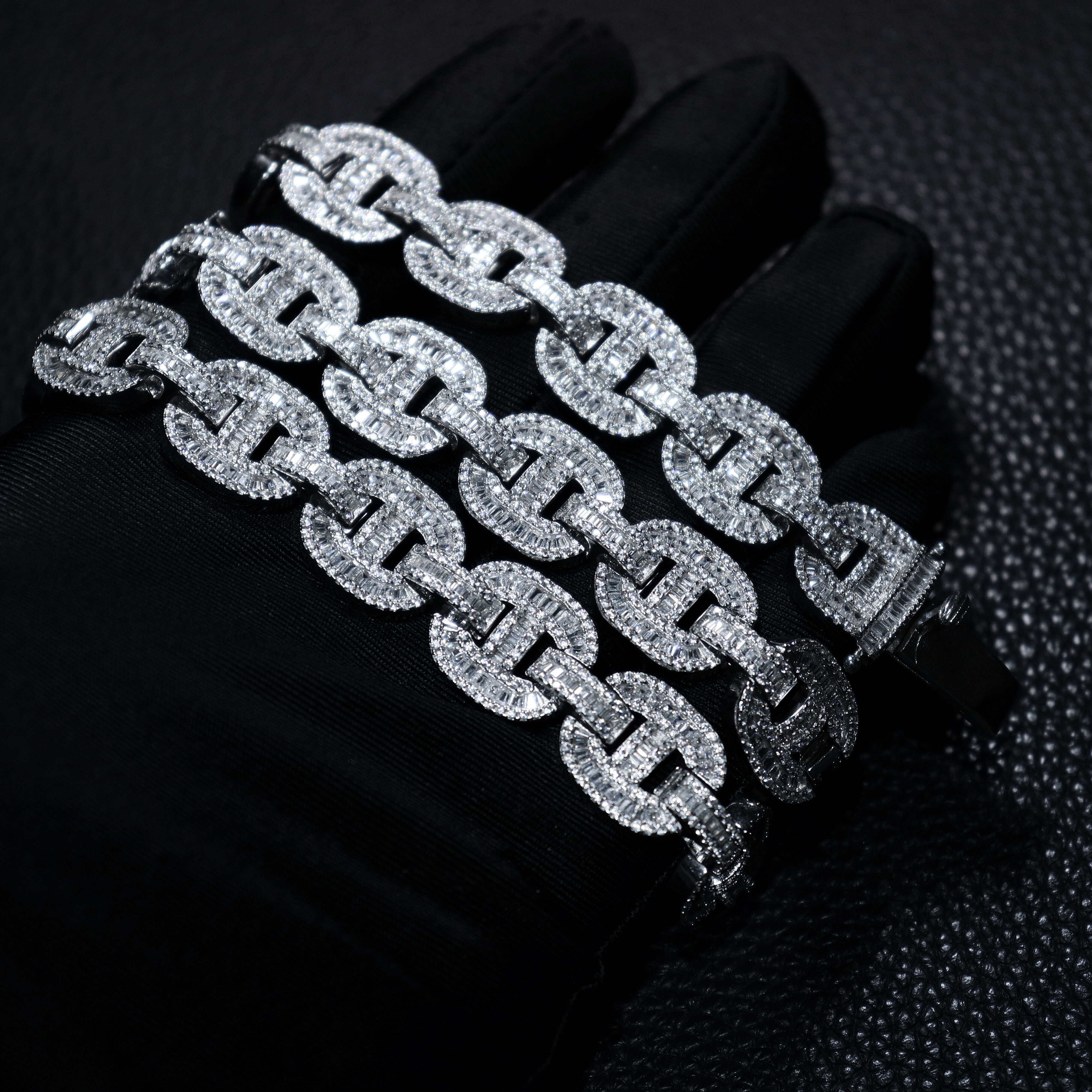 In Stock VVS Moissanite Hip Hop Mens Rapper Diamond Chains 14MM Pendant Necklace Cuban Link Chain 925 Sterling Silver
