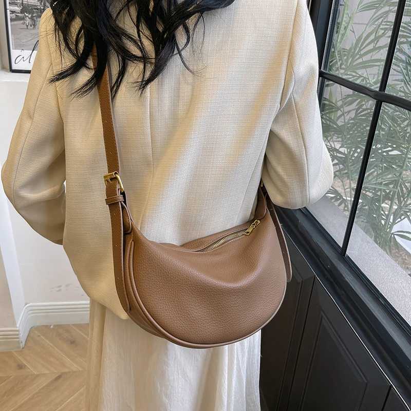 New Fashionable2025 Womens Crossbody Bag Large Capacity Luxury Handbag Solid Soft Shoulder Bag Womens Leisure Travel BagXJ2520528
