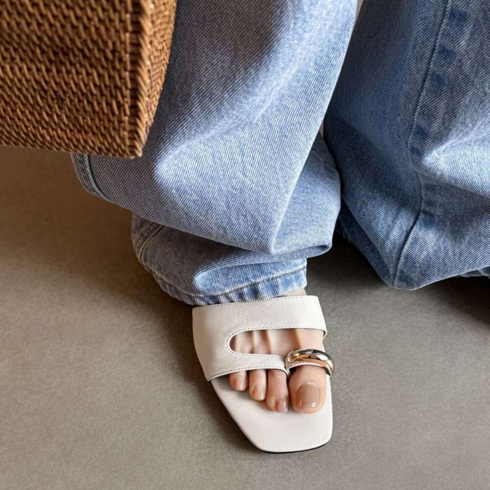Cowhide Version ~ Korean Metal Buckle Split Toe Slip-On Flat Sandals for Women Outdoor Wear 2025 Summer New Style Cool Slippers