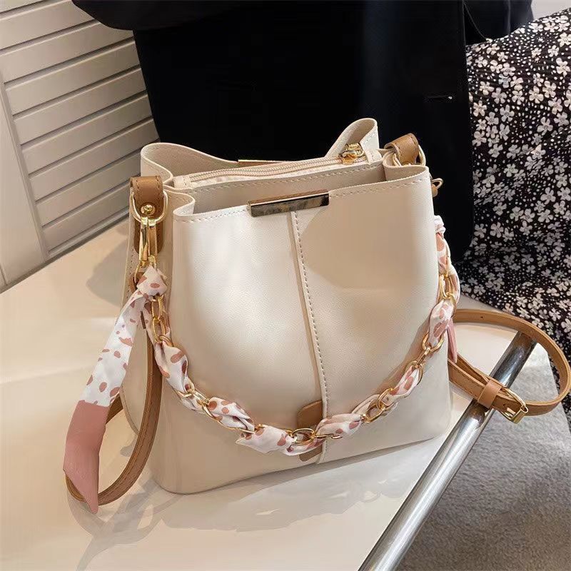 Large capacity women fashion s bucket bag summer new fashion fashionable crossbody bag designer niche commuting women s shoulder bag