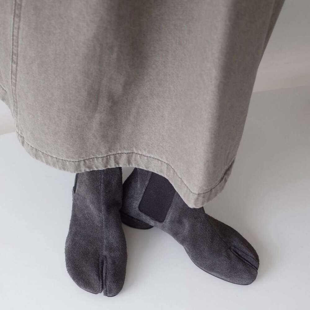 Genuine Leather Suede Niche Pig Trotter Split Toe Chelsea Ankle for Women Fashion Distressed Gray Low Heel Flat Slim Boots