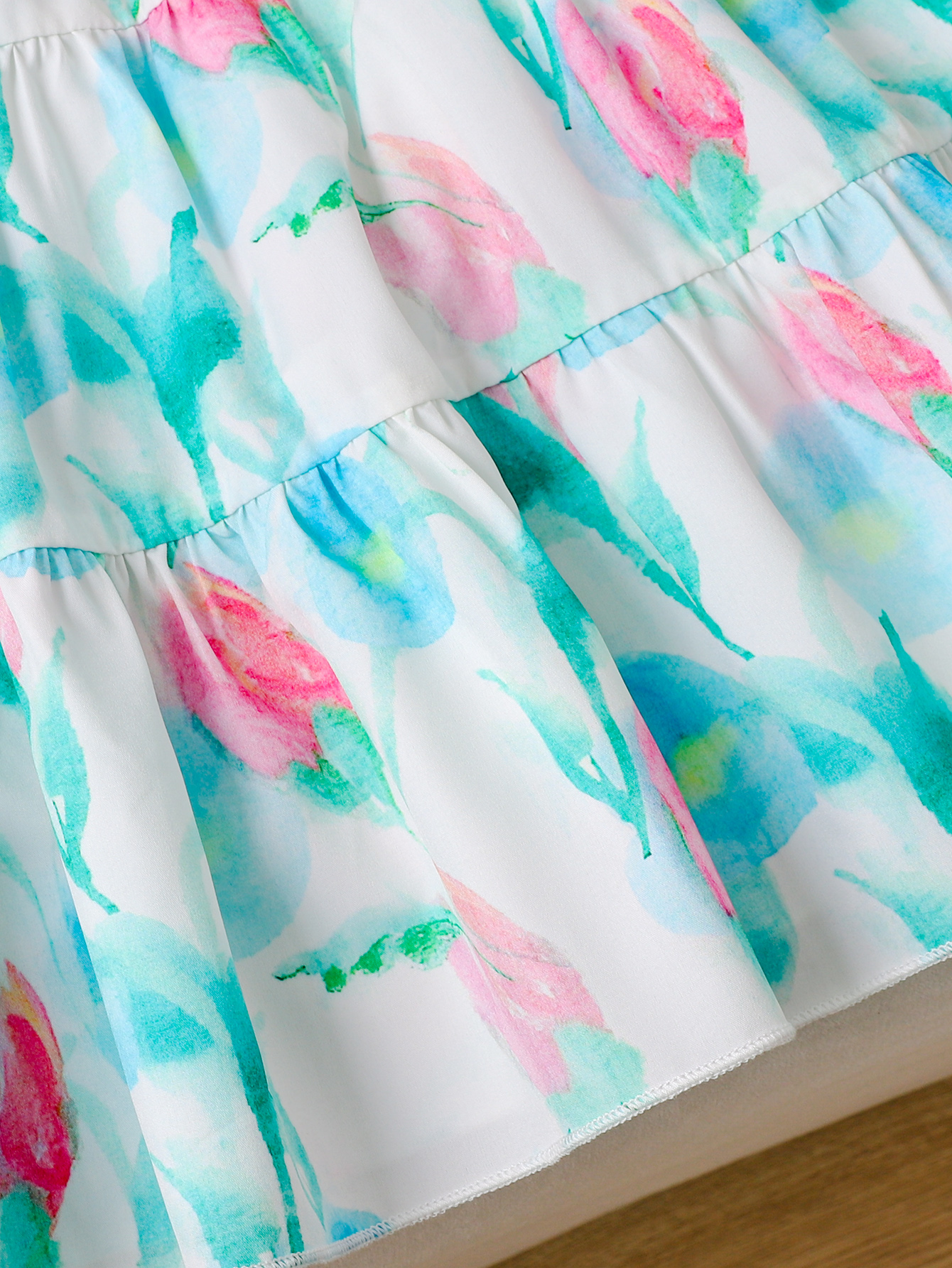 A new stylish summer outfit for girls: a sleeveless top for babies and thin summer clothing for children.