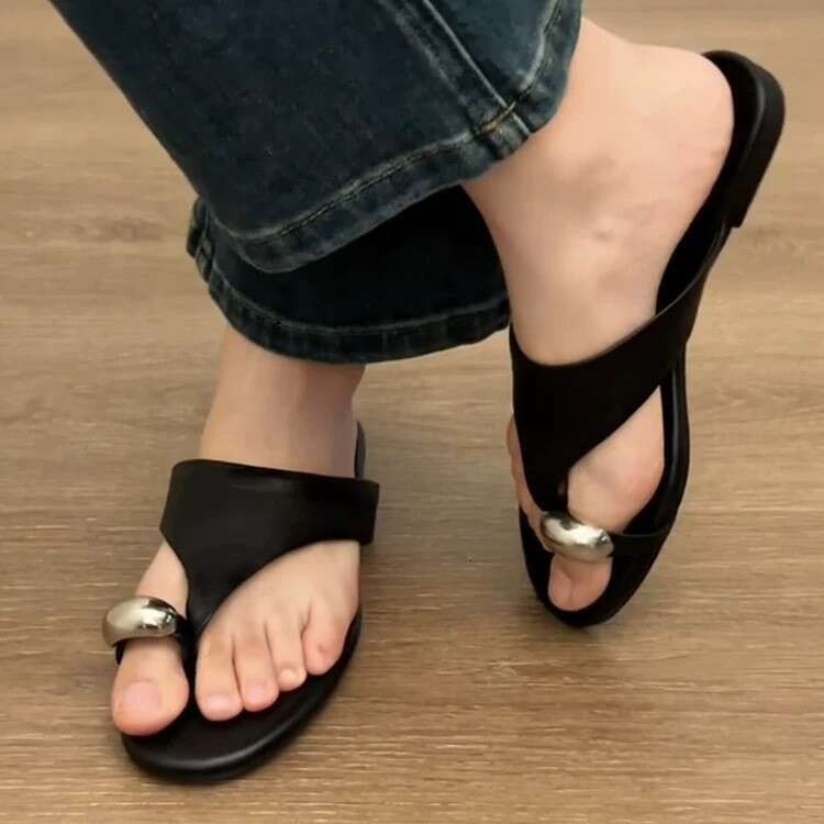 Cowhide Version ~ Korean Style Metal Toe Flip-Flops for Women, Outdoor Wear, 2025 Summer New Fashion Flat Sandals
