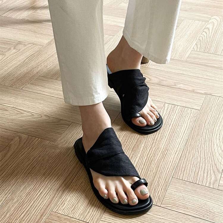 Korean Style Niche Design Leopard Print Toe Ring Flat Slippers for Women Outdoor Summer New Fashion Beach Vacation Sandals