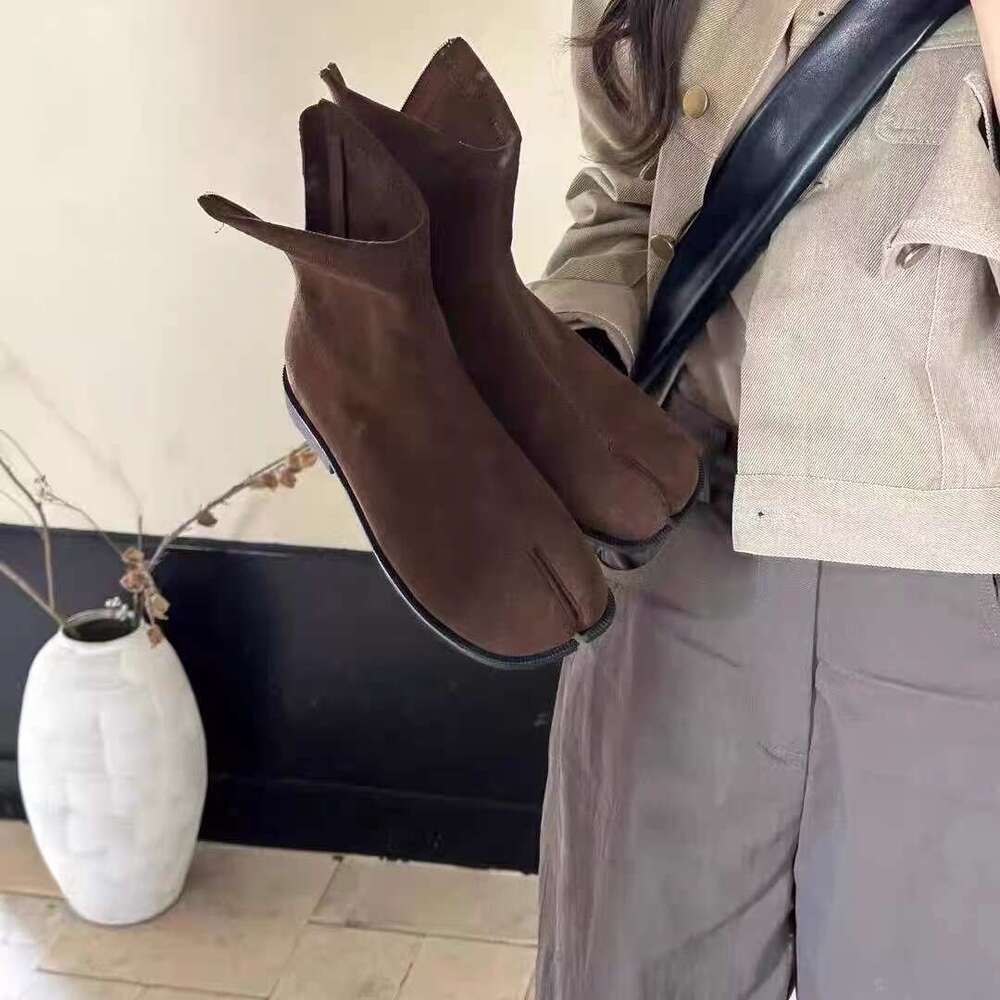 Korean Style Niche Pig Trotter Shoes Split Toe Short for Women 2024 New Autumn Winter Versatile Flat Chelsea Martin Boots
