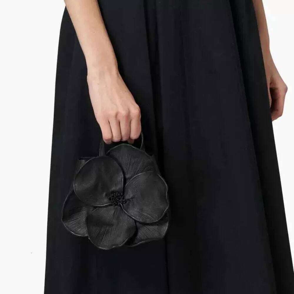 Designer Bags 2025 Original Design Tote Bags For Women 2024 New High Grade Elegant Fashion Chic Flower Handbag Trend Novelty Small Wedding Purse Luxur