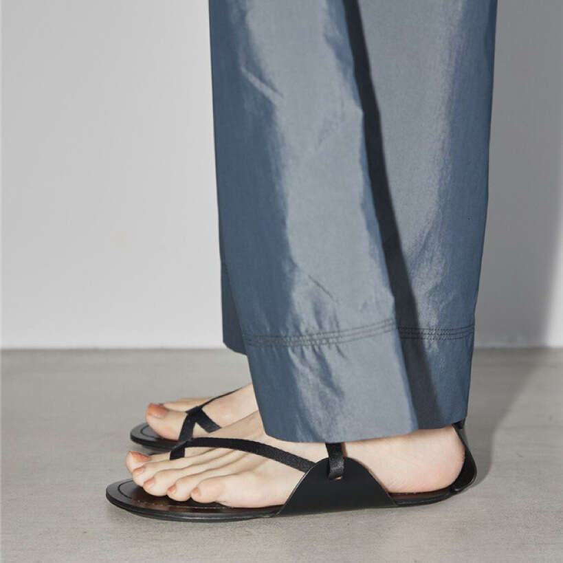 Genuine Leather Niche Design Cross Strap Toe Post Flat Roman Sandals for Women Summer Beach Casual Fashion Slippers