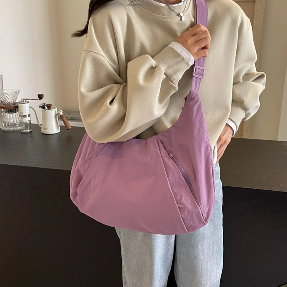 Lightweight pleated dumpling bag womens casual crossbody largecapacity versatile solidcolor singleshoulder ADH 250528