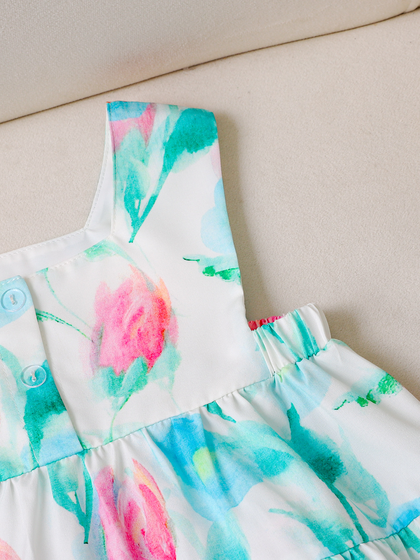 A new stylish summer outfit for girls: a sleeveless top for babies and thin summer clothing for children.