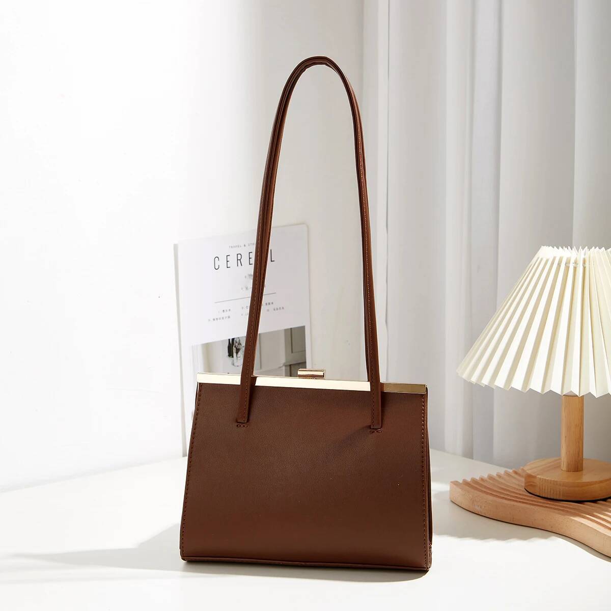 Fashion 2024 New Large Capacity Handbag Joker Temperament Commuter Underarm Simple One-Shoulder Clip Bag Casual Handbag