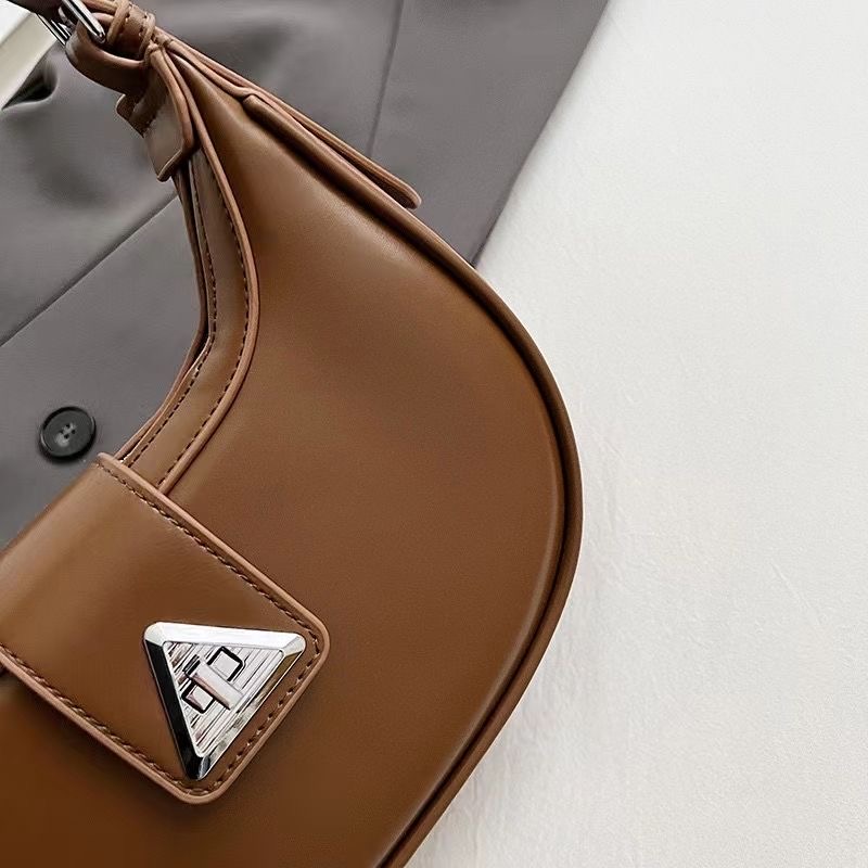 Classic luxury Designer Bag Hot Totes Bags Free Shipping Shoulder Bags New Daily Handbag Fashionable Letter Daily Flap for WomenDesigner Shoulder hand