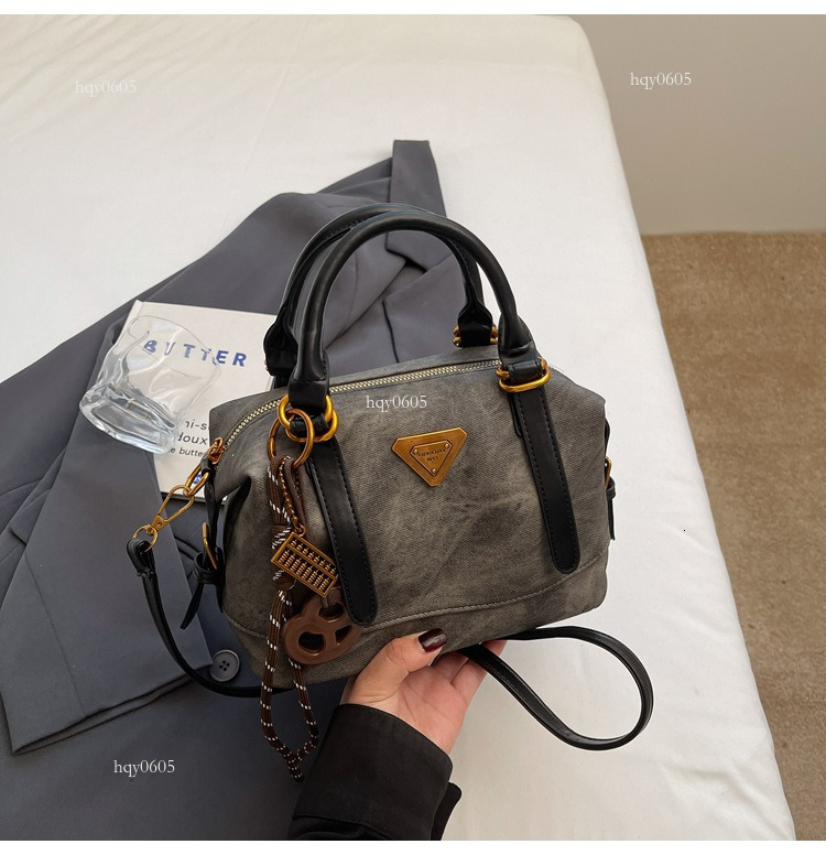 Top quality Brand High Quality New Style Free Delivery Designer Bag Winter Vintage Handbag Women's 2025 Fashion Large Capacity Versatile Casual C