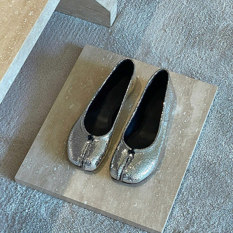 Leather Pig Trotter Shallow Mouth Flat Silver Cracked Single Women Solid Color Round Split Toe Horse Hoof Shoes