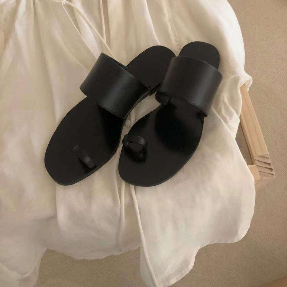 Genuine Leather Korean Style Niche Design Wide Strap Toe Post for Women Outdoor Summer New Fashion Beach Sandals